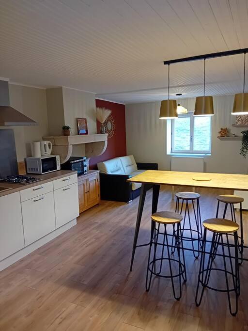 Montbellet Petite Maison En Pierre Au Calme Avec Exterieur מראה חיצוני תמונה