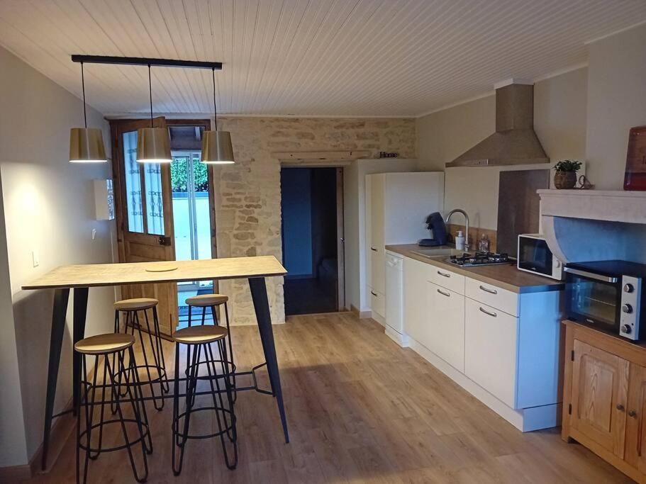 Montbellet Petite Maison En Pierre Au Calme Avec Exterieur מראה חיצוני תמונה